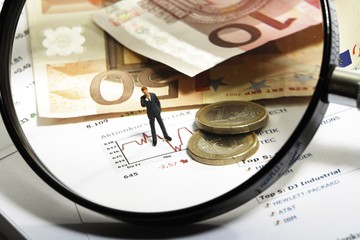 Ποιά μεγάλη τράπεζα περικόπτει 14.000 θέσεις εργασίας