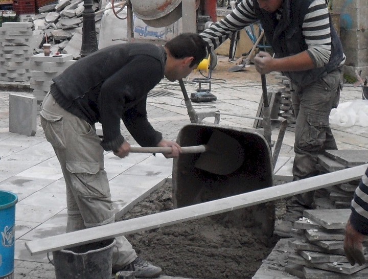 Λιγότερες από 1.000 οι οικοδομικές άδειες τον Φεβρουάριο