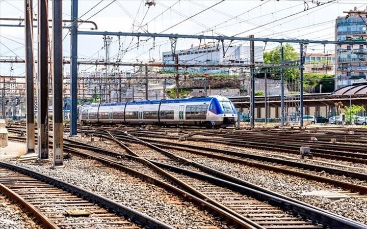 Παρήγγειλαν 2.000 τρένα που δεν χωρούν στους σταθμούς
