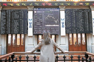 Υποχώρηση της απόδοσης των ελληνικών δεκαετών ομολόγων