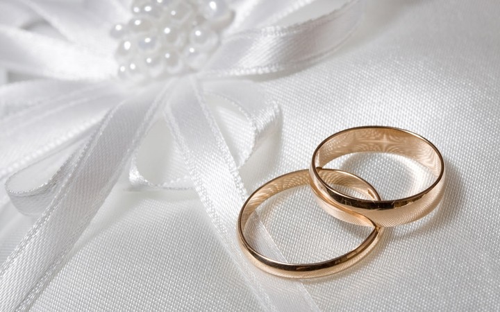 Η αγγελία που τα σπάει: «ζητείται… νύφη για κάλυψη τεκμηρίων»