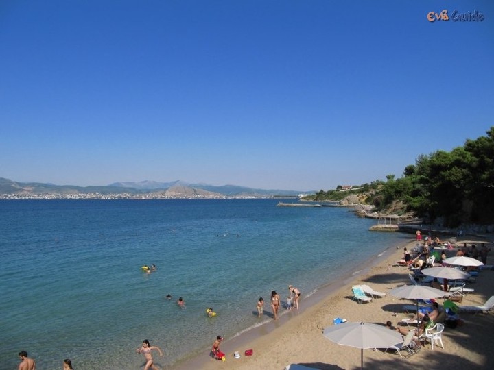 Πλαφόν στις ανώτατες τιμές και στα κυλικεία οργανωμένων πλαζ