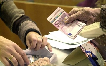 Στα 15.000 ευρώ το όριο παρακράτησης για αχρεωστήτως καταβαλλόμενες συντάξεις