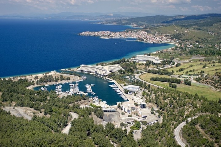 Στο σφυρί για 400 εκατομμύρια το Πόρτο Καρράς