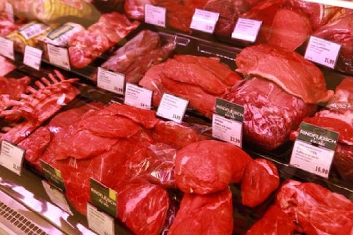 Ξεσπάει νέο διατροφικό σκάνδαλο - Η νόσος του άνθρακα στο κρέας