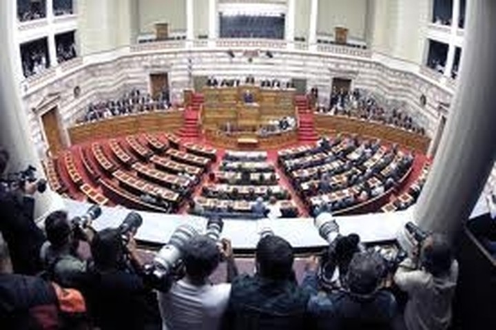 Απουσίες, αντικαταστάσεις και "παρών" Κακλαμάνη στη "μικρή ΔΕΗ"