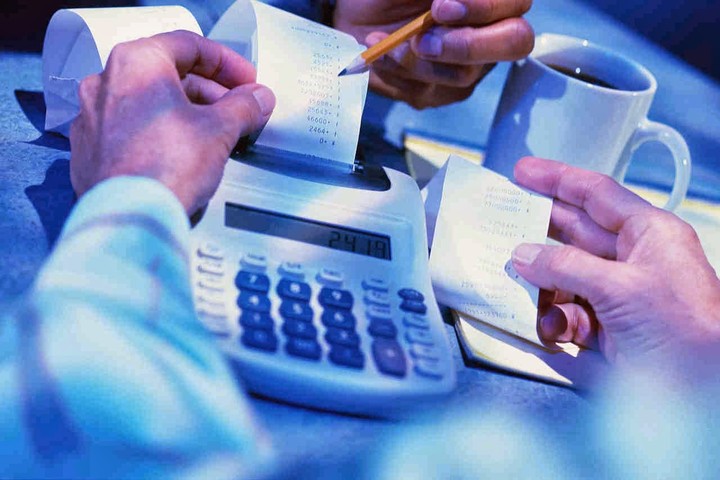 Κάθε μήνα δήλωση στην εφορία από ένα εκατομμύριο επιτηδευματίες