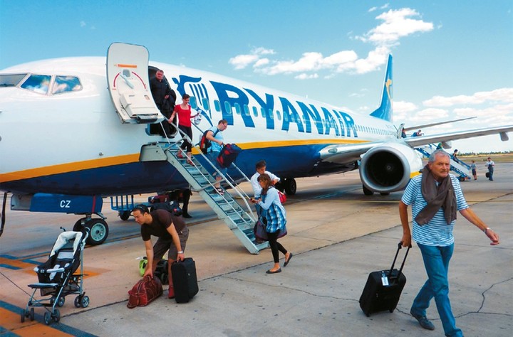 Ryanair: Εκπτώσεις έως και 50% στις οικογενειακές κρατήσεις εισιτηρίων