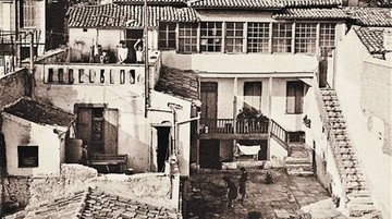 Εκποιείται και το σπίτι του... Αντωνάκη και της Ελενίτσας Κοκοβίκου στην Πλάκα