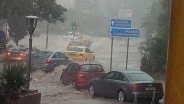 Τι Βενετία...τι Κάραβελ -Απίστευτες εικόνες από το κέντρο της Αθήνας