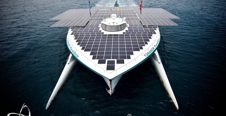 Στο λιμάνι της Κορίνθου το μεγαλύτερο ηλιακό catamaran στον κόσμο 