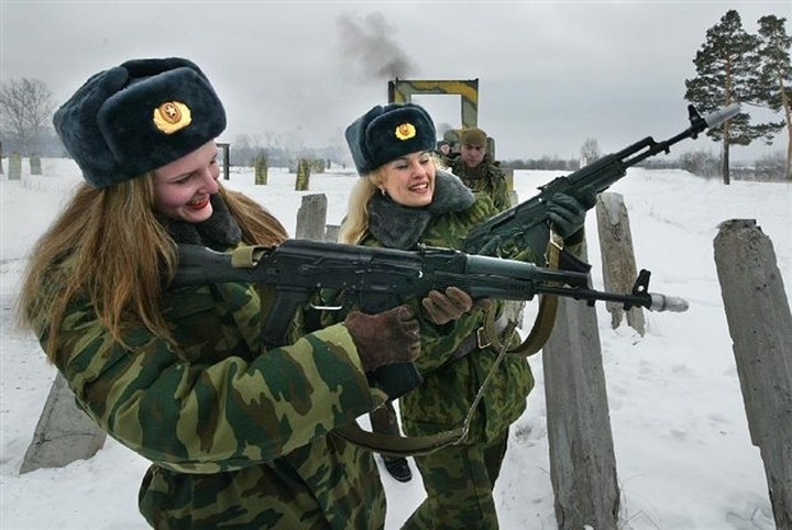 Η Καλάσνικοφ λυπάται που οι καταναλωτές δεν θα βρίσκουν τα όπλα της... στο ράφι 