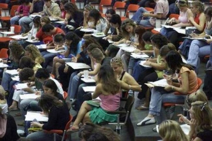 Αμετακίνητος ο Λοβέρδος στη διαγραφή των «αιώνιων φοιτητών»