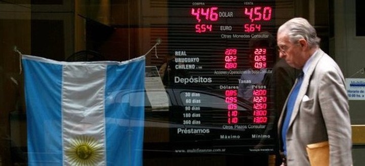 Ελπίδες για συμφωνία με κερδοσκοπικά ταμεία και διεθνείς τράπεζες για το χρέος της Αργεντινής