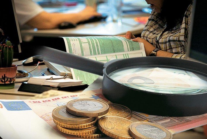 Έφοδος της εφορίας σε σπίτια και επαγγελματικούς χώρους