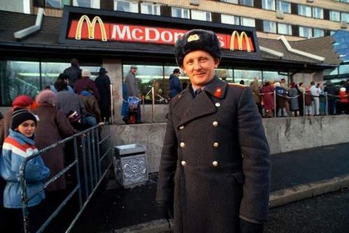 Η Ρωσία έκλεισε 4 McDonald's στη Μόσχα, έλεγχοι και στα Ουράλια