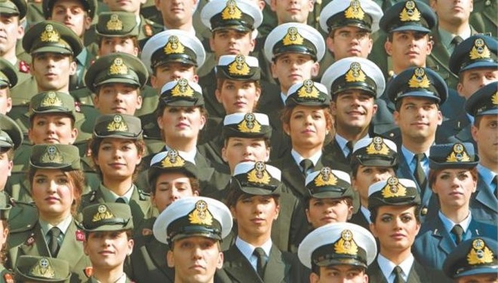 Αντισυνταγματική η εισαγωγή παιδιών πολυτέκνων σε στρατιωτικές σχολές
