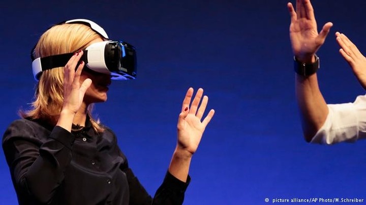 IFA: Ultra HD, streaming, wearables και... συμφωνίες 4 δισ. ευρώ  
