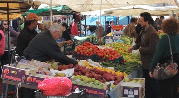 Τα νοικοκυριά κόβουν τα… πάντα: -127 ευρώ η δαπάνη το 2013