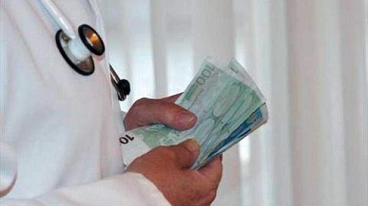 Προσλήψεις 1.500 μόνιμων γιατρών και 2.500 νοσηλευτών στο ΕΣΥ το 2015 
