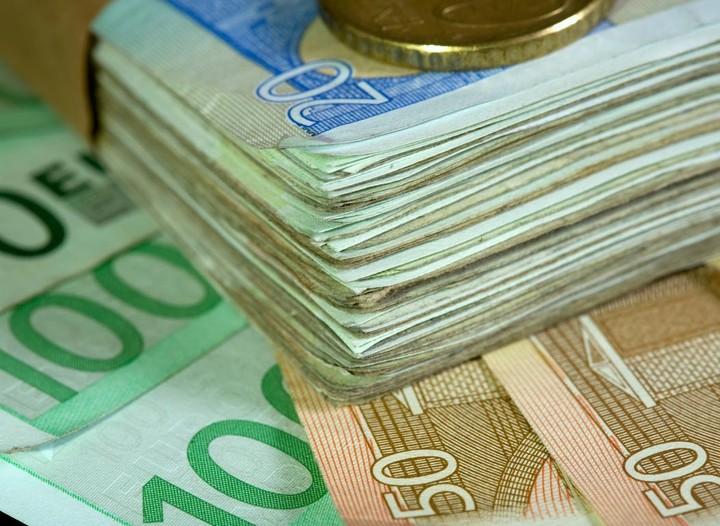 Μέσω τράπεζας όλες οι συναλλαγές άνω των 500 ευρώ - Φόρος στις συναλλαγές με μετρητά 