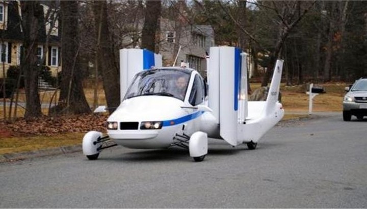 «Ιπτάμενο» αυτοκίνητο με αυτονομία 690 χιλιομέτρων 