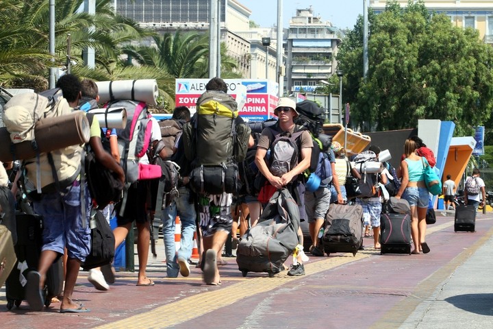 ΤτΕ: Αύξηση της τουριστικής κίνησης κατά 22,1%, ήρθαν 15,3 εκατ. τουρίστες