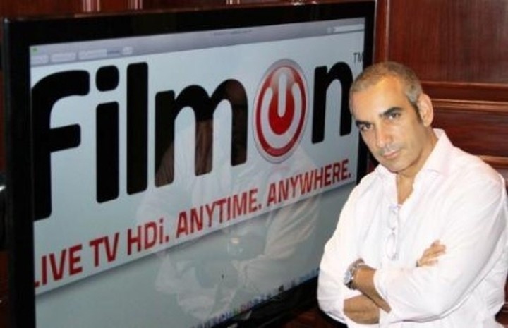 Ο Έλληνας δισεκατομμυριούχος που κάνει άνω-κάτω την τηλεοπτική βιομηχανία των ΗΠΑ