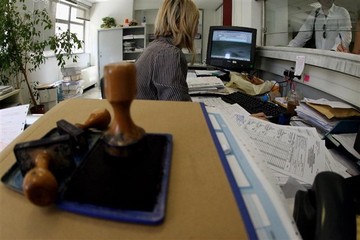 Από σήμερα, η ρύθμιση για τις 100 δόσεις στα ασφαλιστικά ταμεία