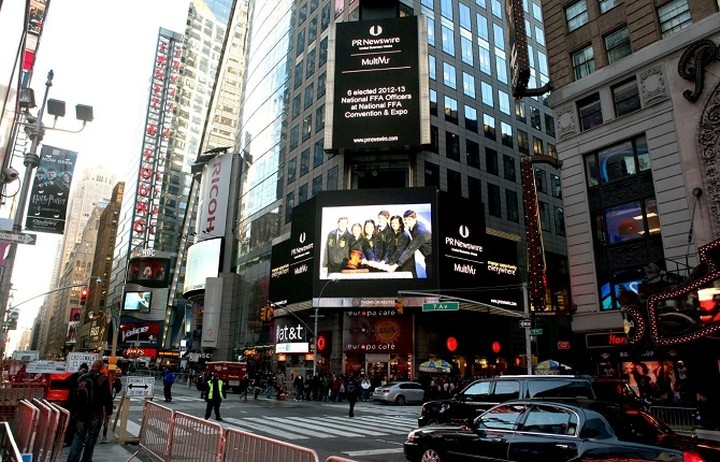 Εγκαίνια στην Times Square για την μεγαλύτερη ψηφιακή οθόνη στον κόσμο