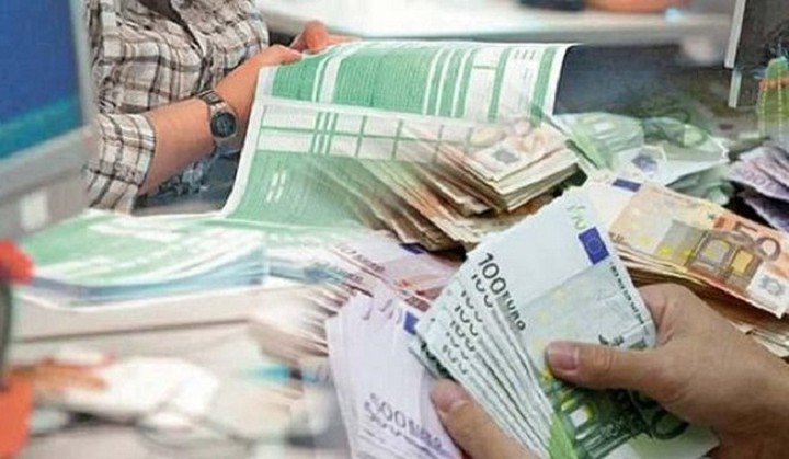 Οι επιστροφές φόρου έχουν παγώσει με άνωθεν εντολή, καταγγέλλει ο Αλεξιάδης