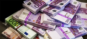 Η ΕΚΤ να δωρίσει 500 ευρώ σε κάθε ενήλικα για ώθηση στην οικονομία