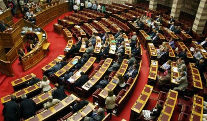 Στην Βουλή το σχέδιο του Κρατικού Προϋπολογισμού για το 2015