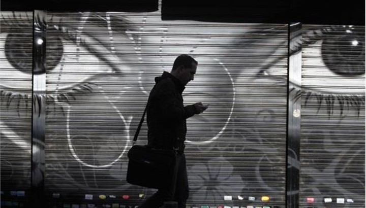 Ενας στους δύο δεν εμπιστεύεται το πολιτικό σύστημα