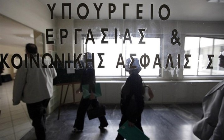 Αποκλείεται οριζόντια μείωση των ασφαλιστικών εισφορών προς τον ΟΑΕΕ