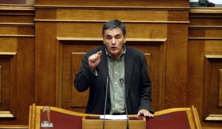 "Πολιτικά τέρατα" και "προδότες" στη συζήτηση για τον προϋπολογισμό
