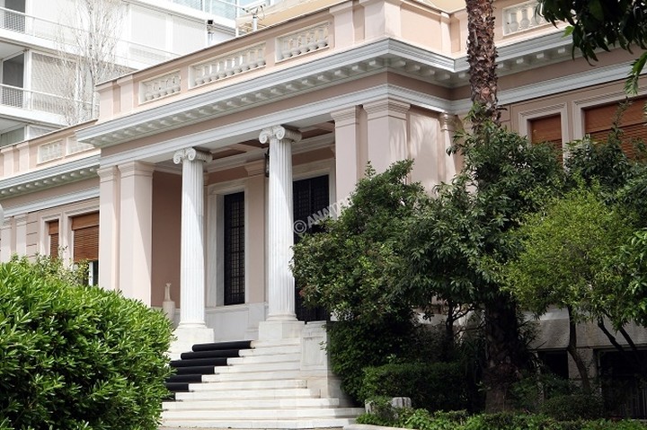 Κυβέρνηση και τρόικα αναζητούν την χρυσή τομή