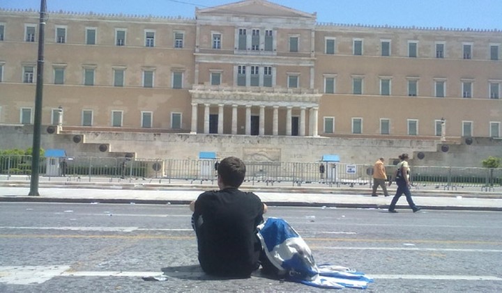 Oι επενδυτές ξεπουλάνε φοβούμενοι την προκήρυξη πρόωρων εκλογών