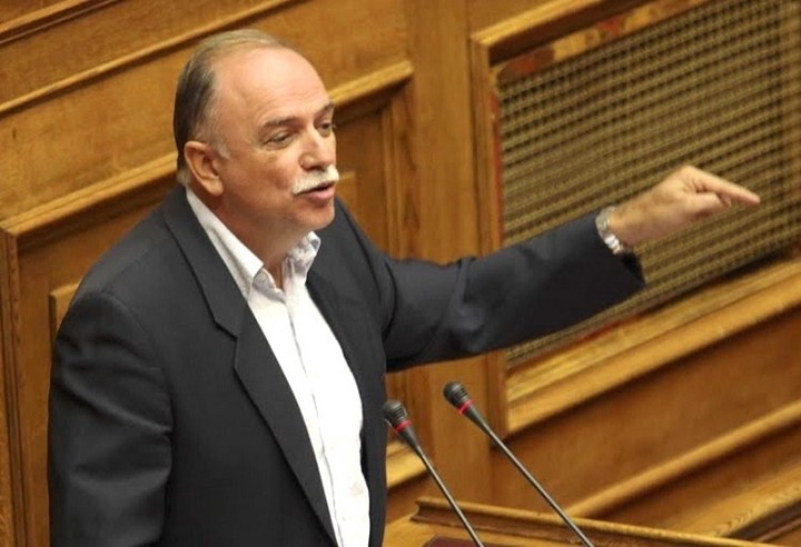 Παπαδημούλης: Κατηγορεί τον Γιούνκερ για πολιτική παρέμβαση στα εσωτερικά της Ελλάδας