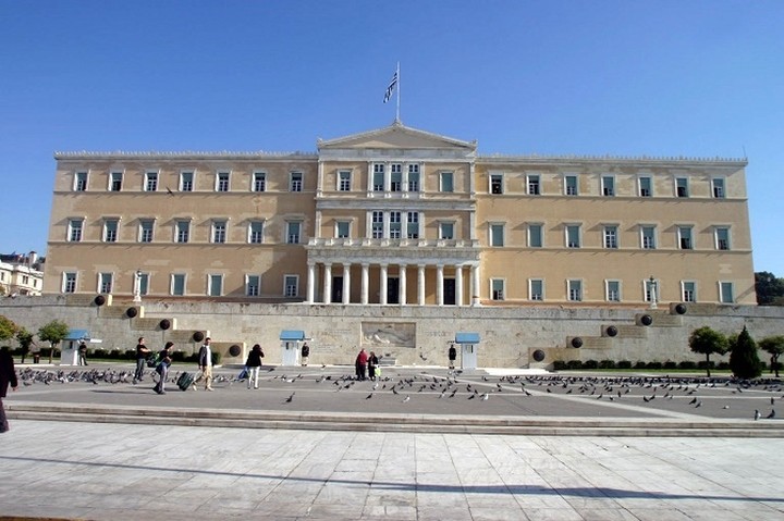 Bild: Η τρόικα ζητά από την κυβέρνηση να ξεκαθαρίσει τι θα κάνει