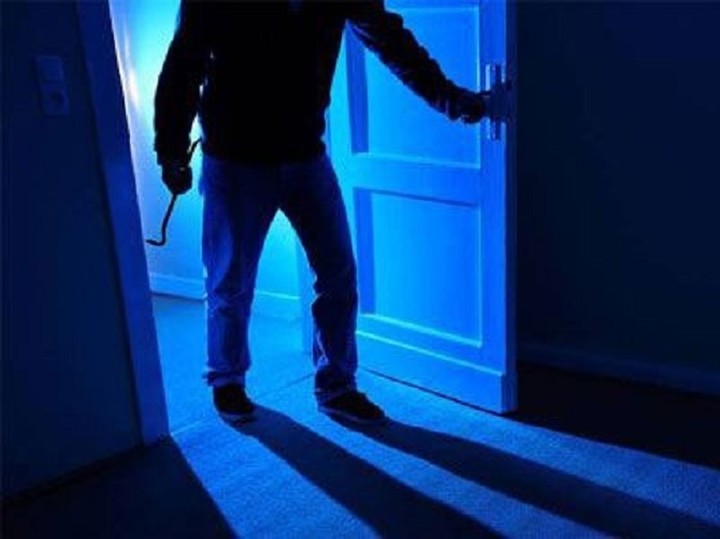 Η ΕΛΑΣ προειδοποιεί: Τι να προσέξετε αν φύγετε από το σπίτι σας για τις γιορτές