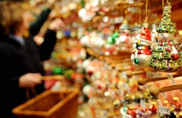 Δείτε το εορταστικό ωράριο των καταστημάτων