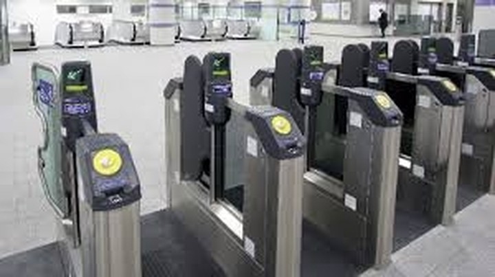 Ποια κοινοπραξία θα εγκαταστήσει τις "μπάρες" στο μετρό - Πώς θα λειτουργεί το ηλεκτρονικό εισιτήριο