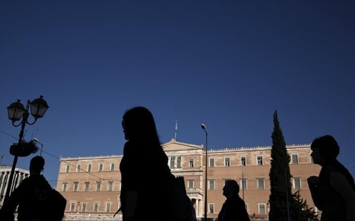 The Guardian: Η Ελλάδα βρίσκεται στο χείλος μιας νέας καταστροφής