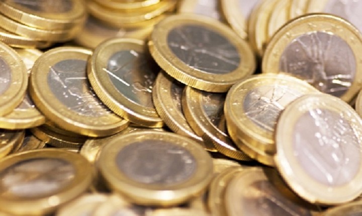 Βουτιά σε νέα χαμηλά 29 μηνών για το ευρώ