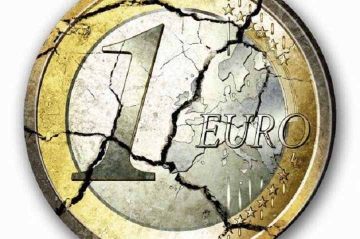 Σε χαμηλό από τον Μάρτιο του 2006 το ευρώ