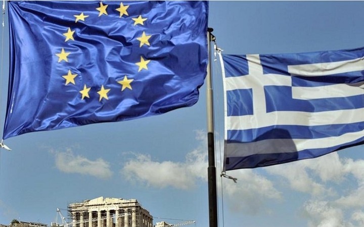 Guardian: Αν οι Έλληνες είναι έτοιμοι να εγκαταλείψουν το ευρώ, αφήστε τους να φύγουν