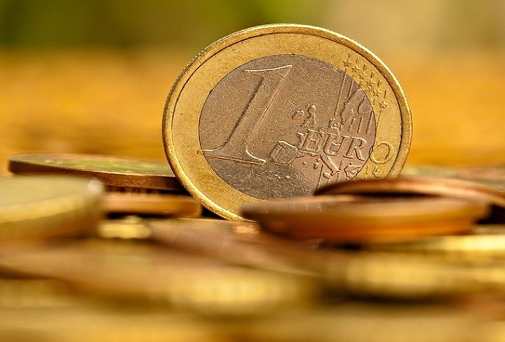 Συνεχίζεται η πτώση του ευρώ