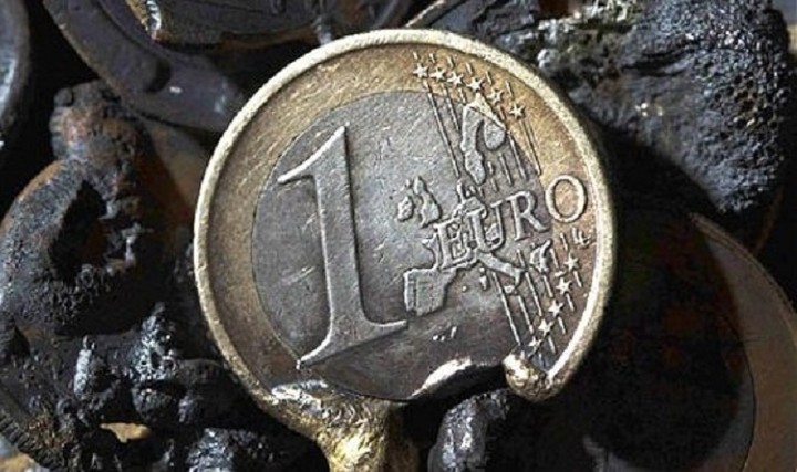 Μικρή ανάκαμψη του ευρώ