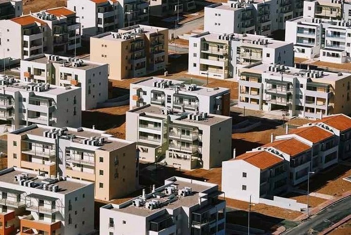 ΟΑΕΔ: Δωρεάν σπίτια με κλήρωση σε 13 περιοχές της χώρας
